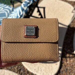 Like New! Dooney & Bourke Pebble Grain Small Flap Credit Card Wallet in Beige